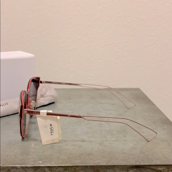 ❤️🤍Dior Sunglasses - Picture 3 of 4